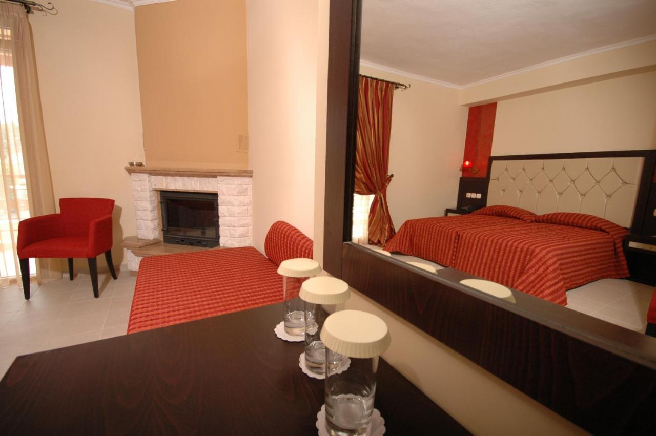 4 Epoxes Hotel Spa Káto Loutrákion Habitación foto